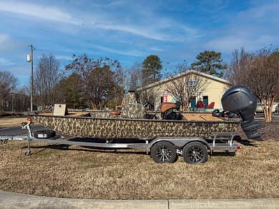 BOATZON | Avid Rogue 22 CC 2026