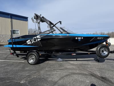 BOATZON | AXIS A20 2012