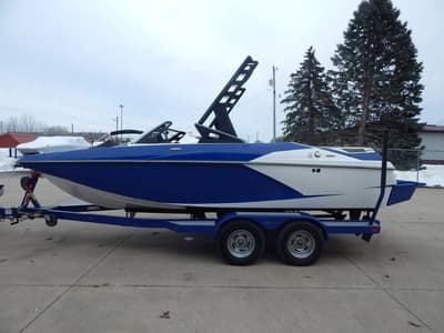 BOATZON | Axis A20 2017