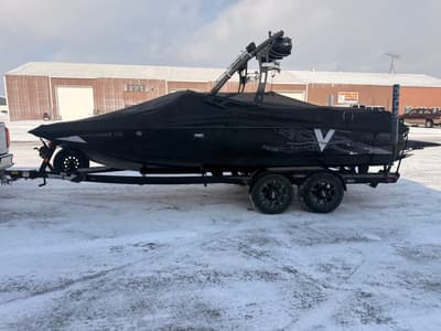 BOATZON | Axis A22 2011