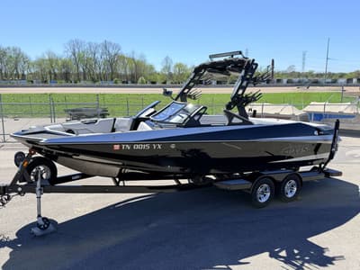 BOATZON | Axis A24 2017