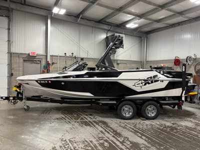 BOATZON | Axis T22 2019