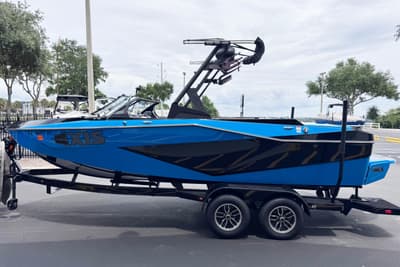 BOATZON | Axis T220 2022