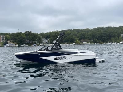 BOATZON | Axis T220 2024