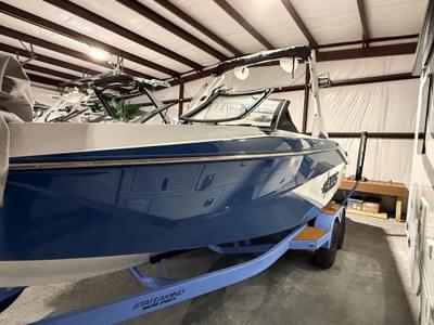 BOATZON | Axis T220 2025