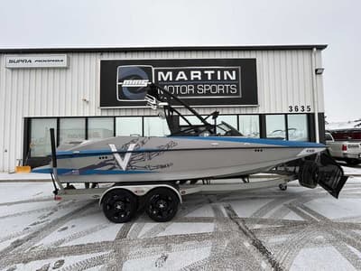 BOATZON | Axis Wake A22 Vandal Edition 2012