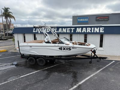 BOATZON | Axis Wake Research A Series A200 2026