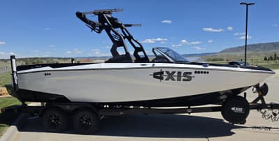 BOATZON | Axis Wake Research A Series A225 2026