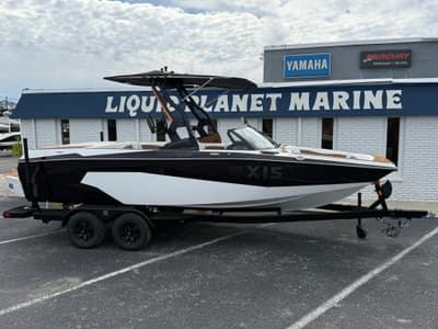 BOATZON | Axis Wake Research A Series A225 2026