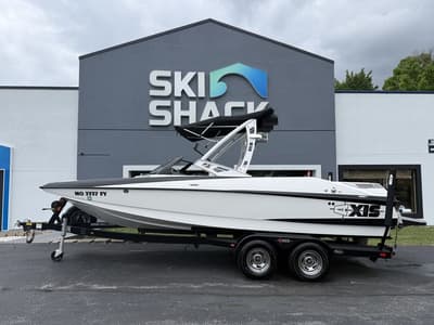BOATZON | Axis Wake Research A22 2013