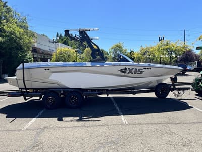 BOATZON | Axis Wake Research A225 2026
