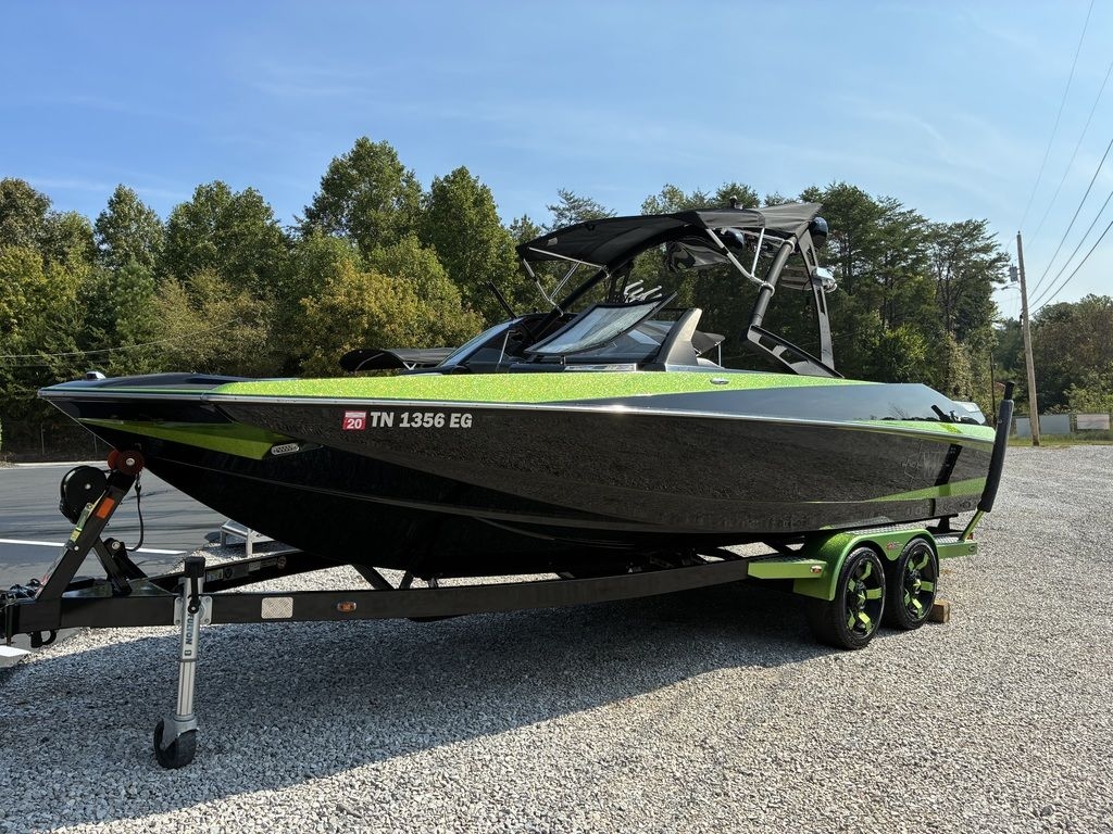2014 Axis Wake Research A24 - Sold Boat