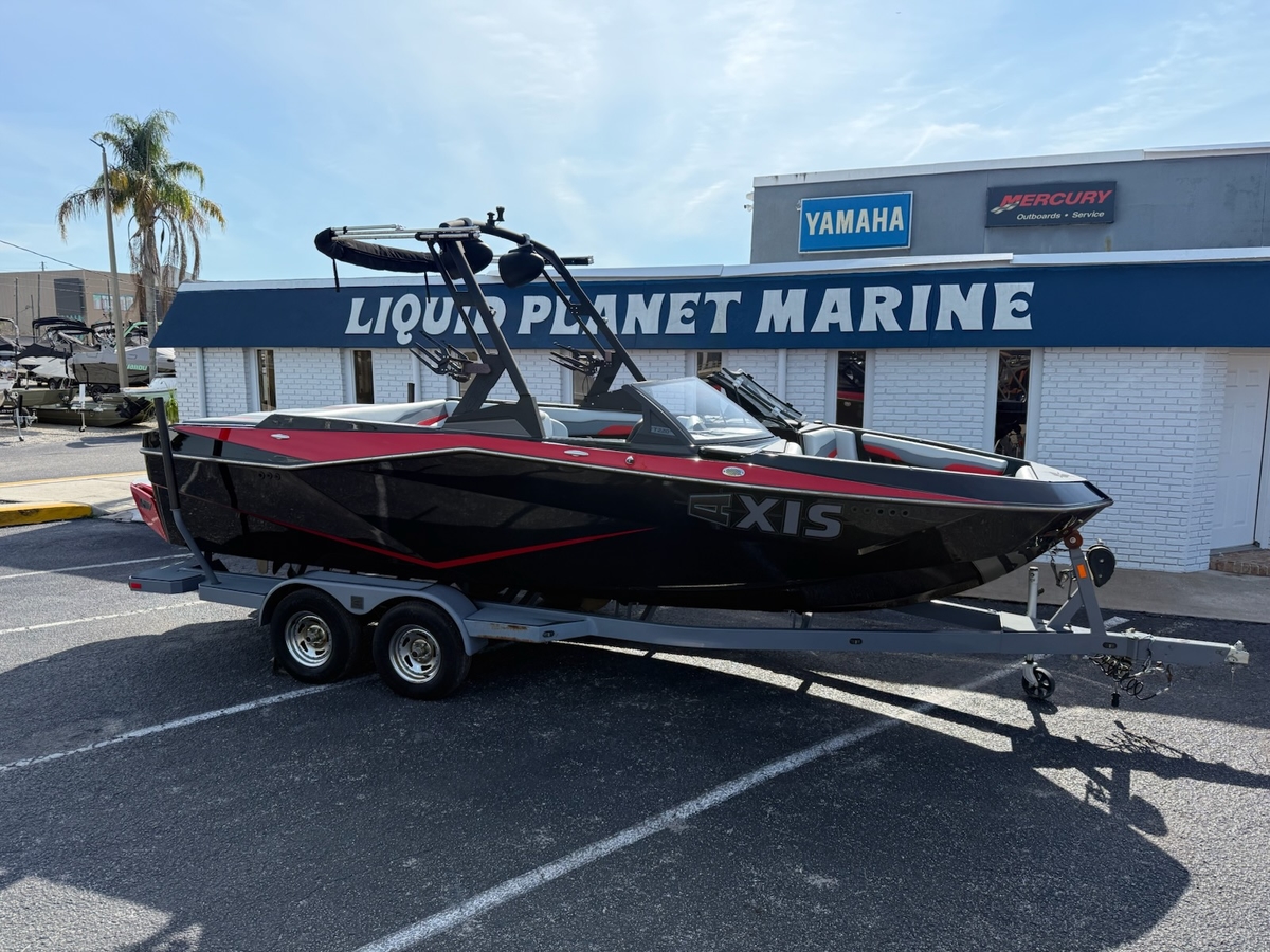 2022 Axis Wake Research Axis Wake Research T 220 2022 - Sold Boat