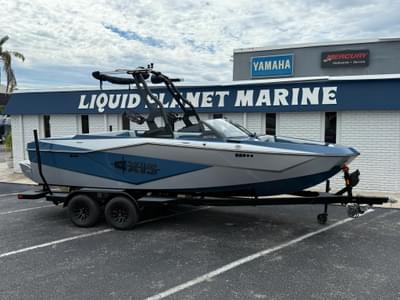 BOATZON | Axis Wake Research T Series T220 2026