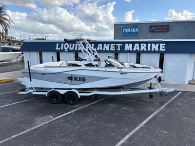 BOATZON | Axis Wake Research T Series T235 2026