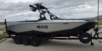 BOATZON | Axis Wake Research T Series T250 2026