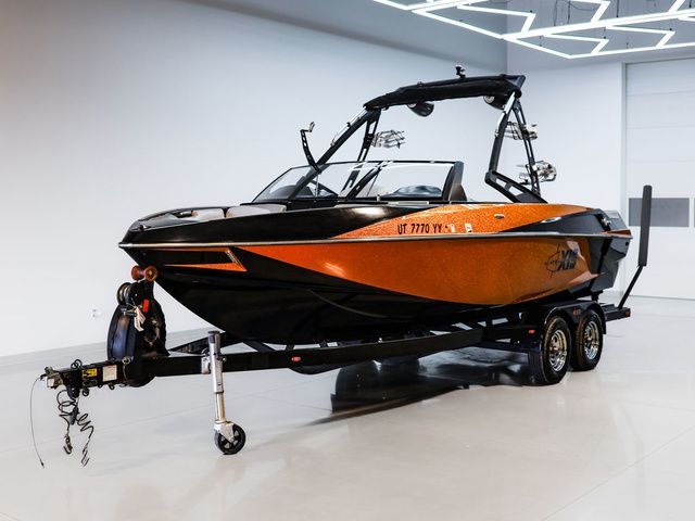2014 Axis Wake Research T22 - Sold Boat