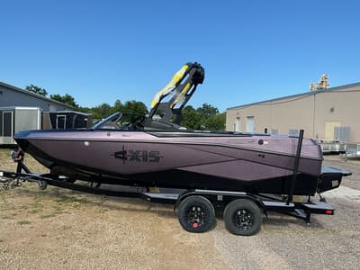 BOATZON | Axis Wake Research T220 2027
