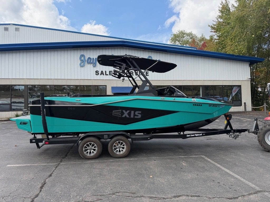 2023 Axis Wake Research T235 - Sold Boat