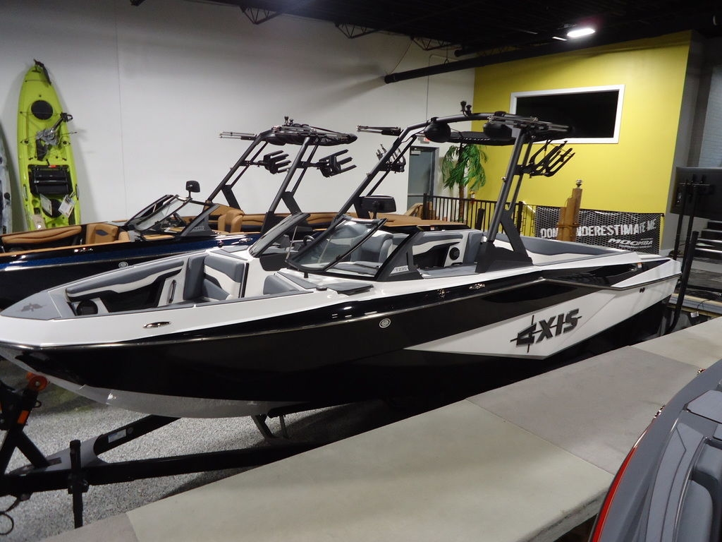 2025 Axis Wake Research T235 - Sold Boat