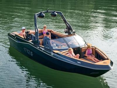 BOATZON | Axis Wake Research T235 2026