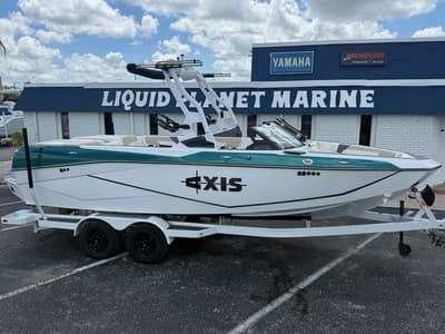 BOATZON | Axis Wake Research T235 2027