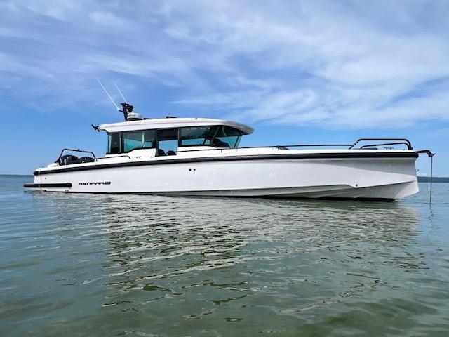 2022 Axopar 37 XC CROSS CABIN - Sold Boat