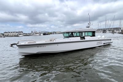 BOATZON | Axopar 37 XC Cross Cabin 2023