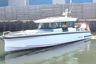 BOATZON | Axopar 37 XC Cross Cabin 2024