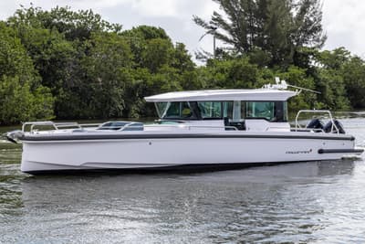 BOATZON | Axopar 37 XC Cross Cabin 2024