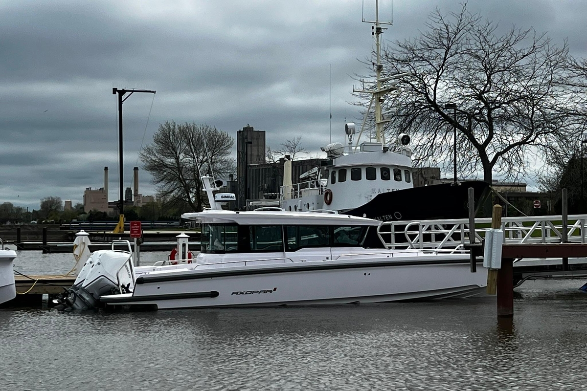 2025 Axopar 37 XC Cross Cabin - Sold Boat
