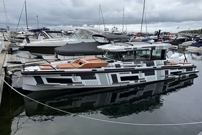 BOATZON | Axopar 37 XC Cross Cabin 2025