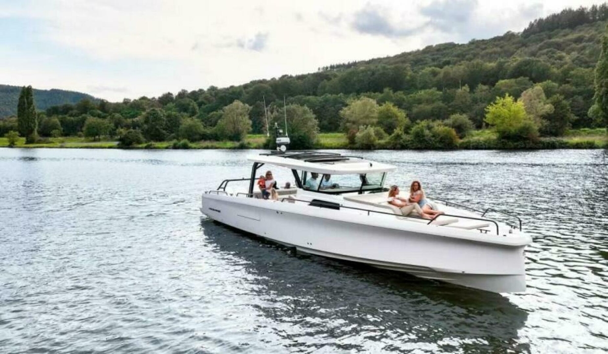 2025 Axopar 45 Cross Top - Sold Boat