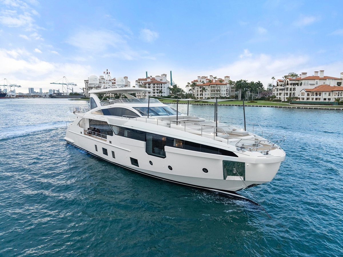2022 Azimut Grande 32M - Sold Boat