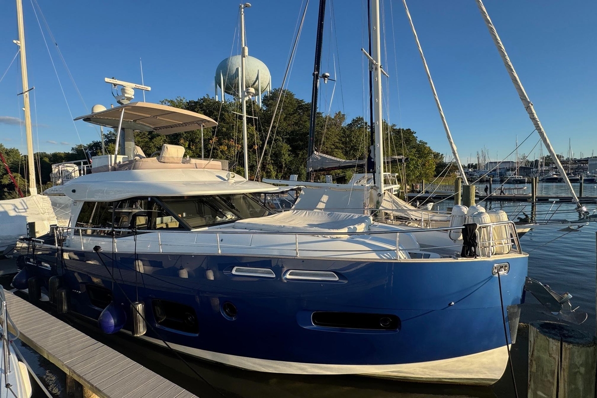 2014 Azimut Magellano 50 - Sold Boat