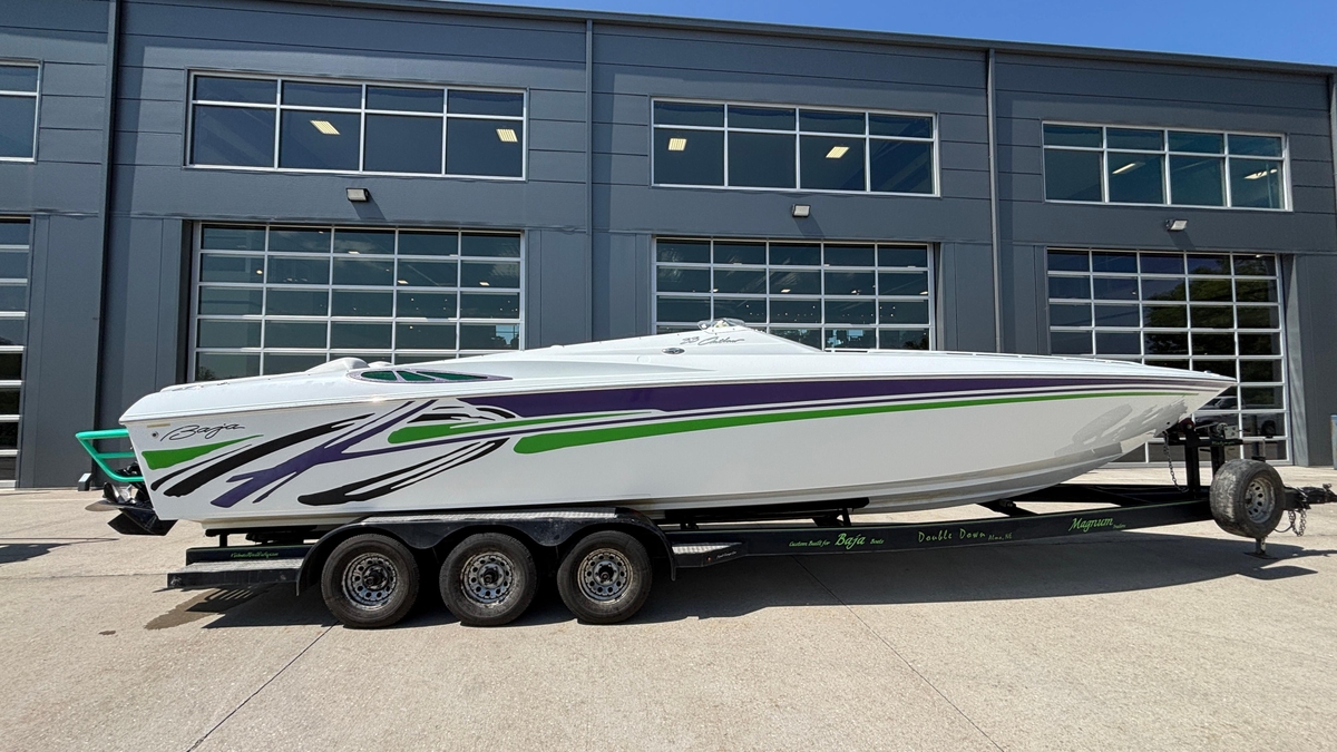 2005 Baja 33 Outlaw - Sold Boat