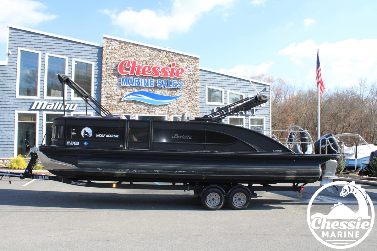 2021 Barletta L25UE Lusso Blackout - Sold Boat