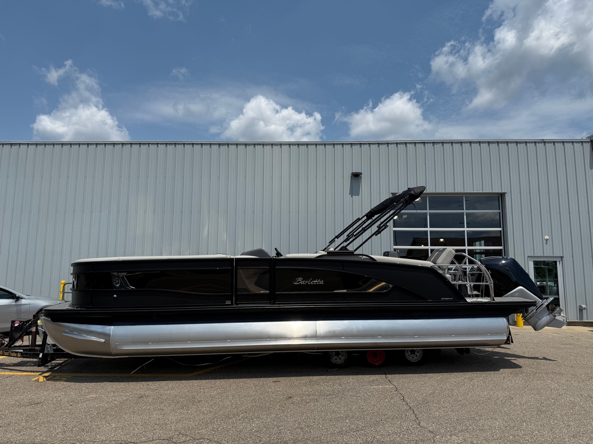 2025 Barletta Lusso 25M - Sold Boat