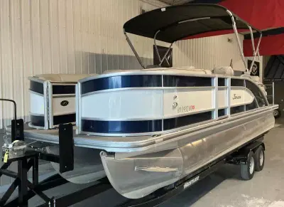 BOATZON | Barletta Pontoon Boats L23 CU Tritoon 2021
