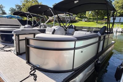 BOATZON | Barletta Sanza S22QC Rental 2026