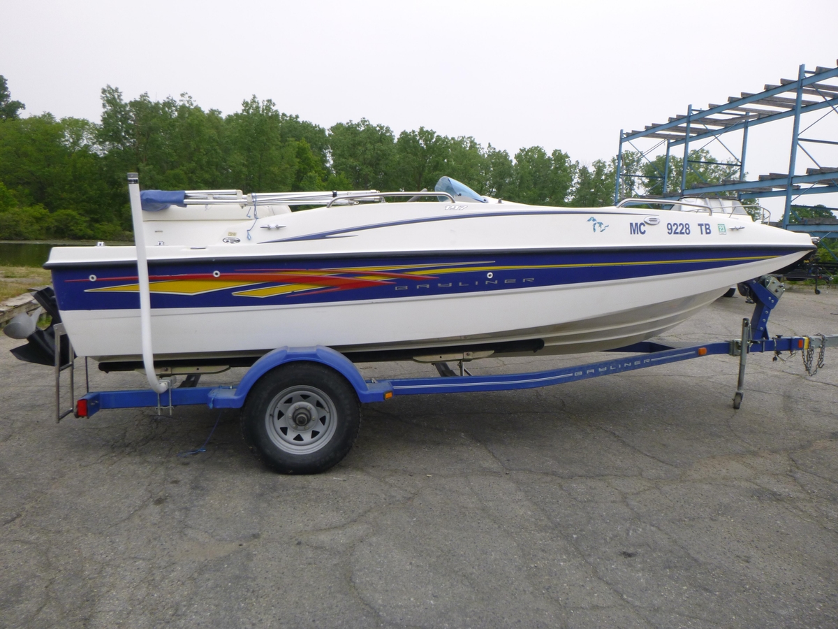 2007 Bayliner 197 Deck Boat - Sold Boat