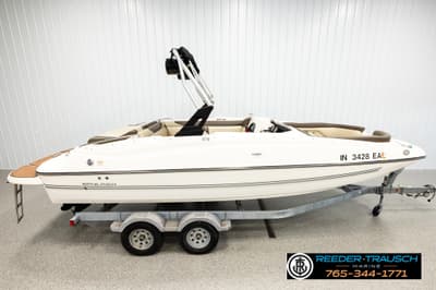 BOATZON | Bayliner 215 2017