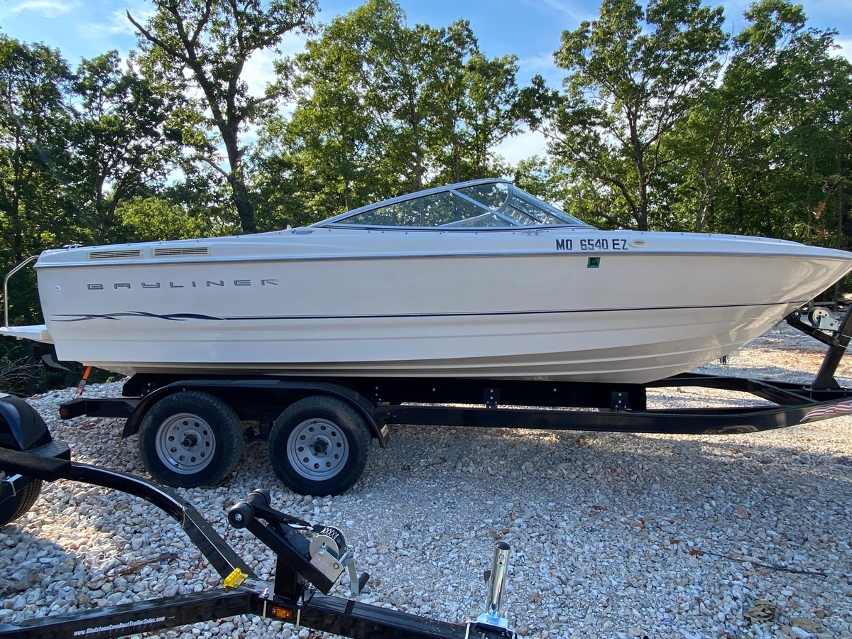 2001 Bayliner 215 Bowrider - Sold Boat