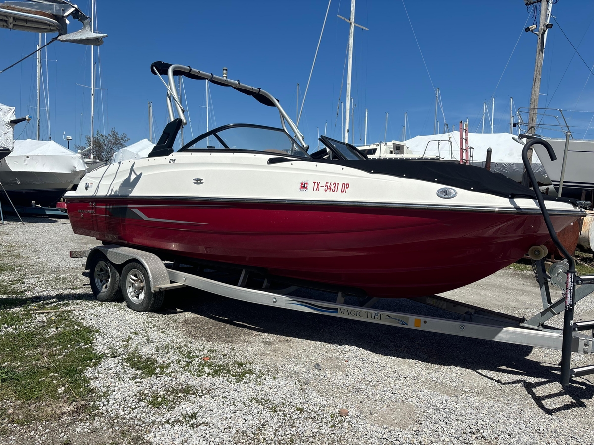 Bayliner 215 Deck Boat 2016