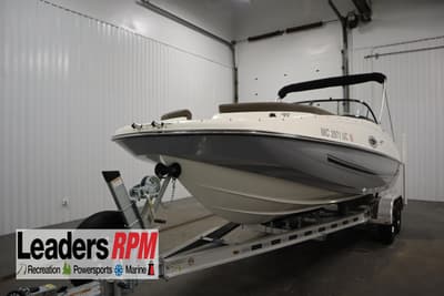 BOATZON | Bayliner 215 Deck Boat 2017 BOATZON | Bayliner 215 Deck Boat 2017