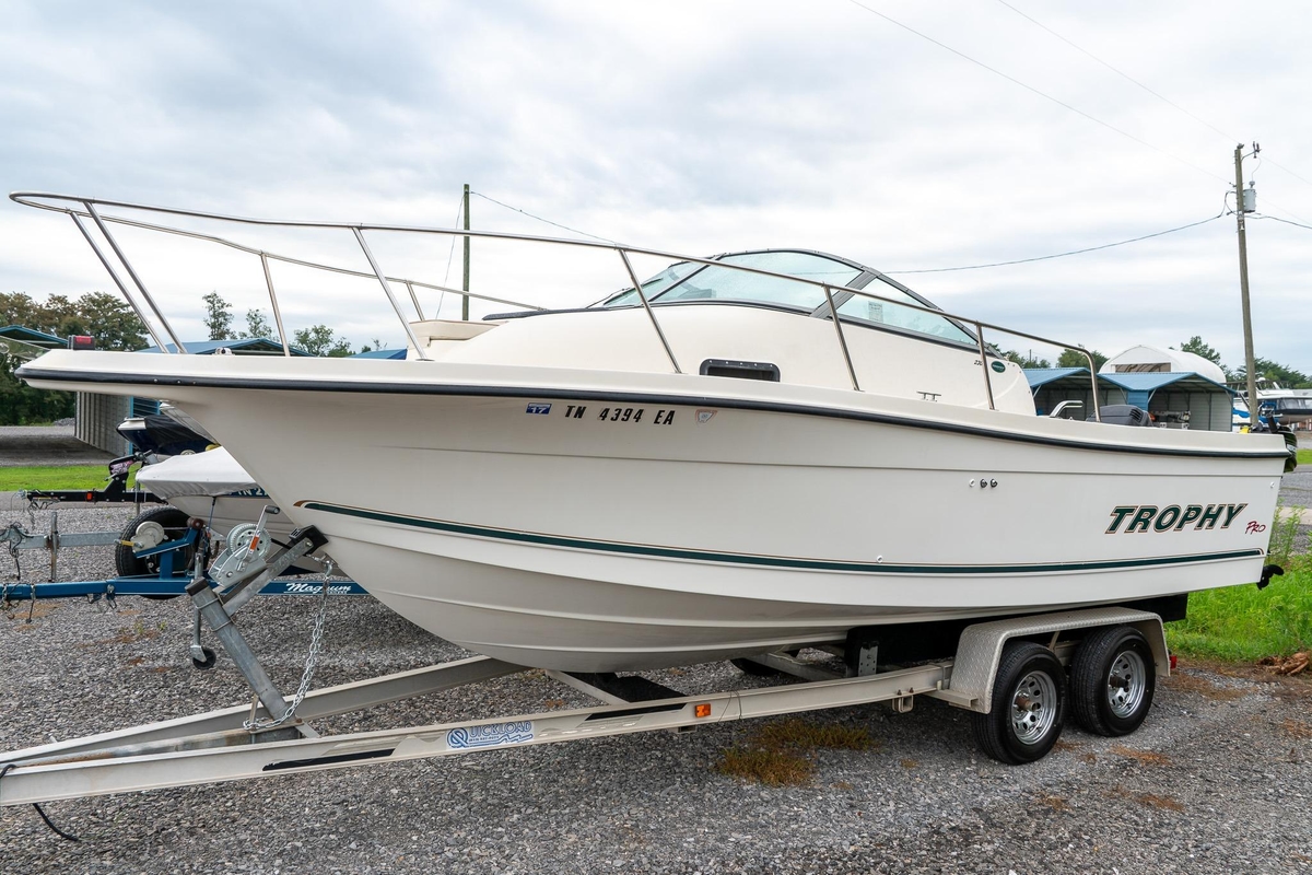2002 Bayliner 2302 Trophy Walkaround - Sold Boat