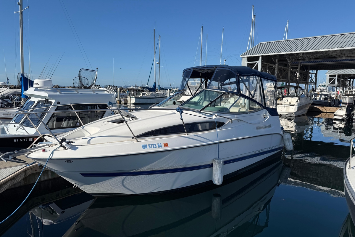 2006 Bayliner 245 Cruiser - Sold Boat