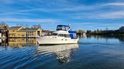 BOATZON | Bayliner 3218 Motoryacht 1989