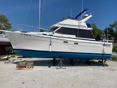 BOATZON | Bayliner 3270 Motoryacht 1986