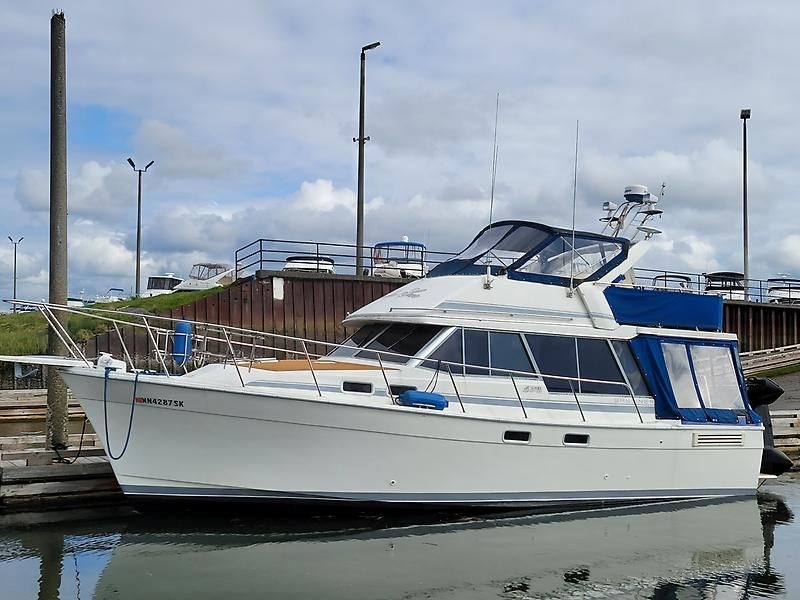 1989 Bayliner 3288 Motoryacht - Sold Boat